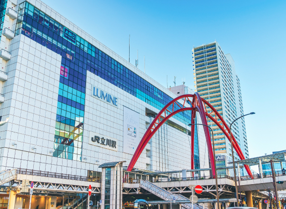 立川駅から徒歩4分