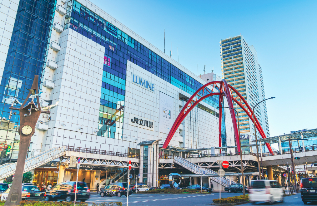 立川駅から徒歩4分